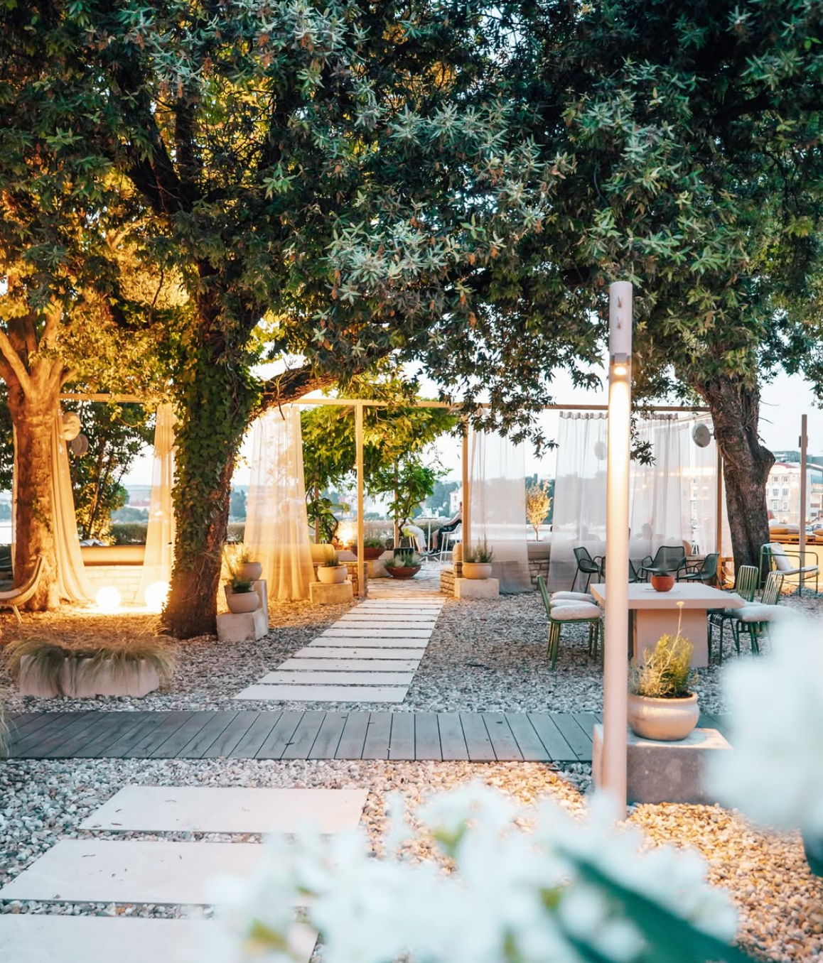 Garden Lounge